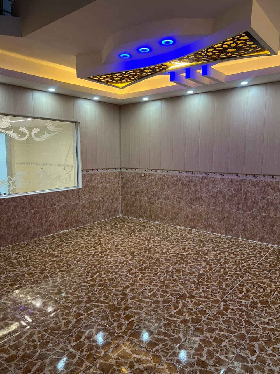 عرض جديد من #عقارات_عامر_في_اربيل
بسعر مناسب-في حي قربو
مساحته-١٢٥م مقابل حديقه
يتكون من :-٣ غرف نوم 
صالة
استقبال
مطبخ
مجموعة صحيات
كراج 
_____________
منطقة #قربو قرب سايدين لاوان متكاملة الخدمات في مدينة اربيل•
______________
للاستفسار الاتصال على ارقام الهاتف:
*********** WhatsApp
