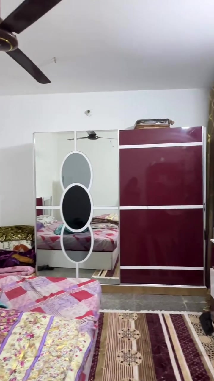 سلام عليكم
بيت 100 متر واجهه 5 نزال 20 
بيت كلش نضيف وحلو بيت مدخلين طابق واحد 
مدخل استقبال ومدخل مطبخ 
يحتوي البيت على استقبال ومطبخ نضام بار  وهول وحمام  داخلي وخارجي ومنور  وغرفه اخيره  وسطحين سطح خلفي ومامي للاستفسار : ***********
متوفر واتساب
