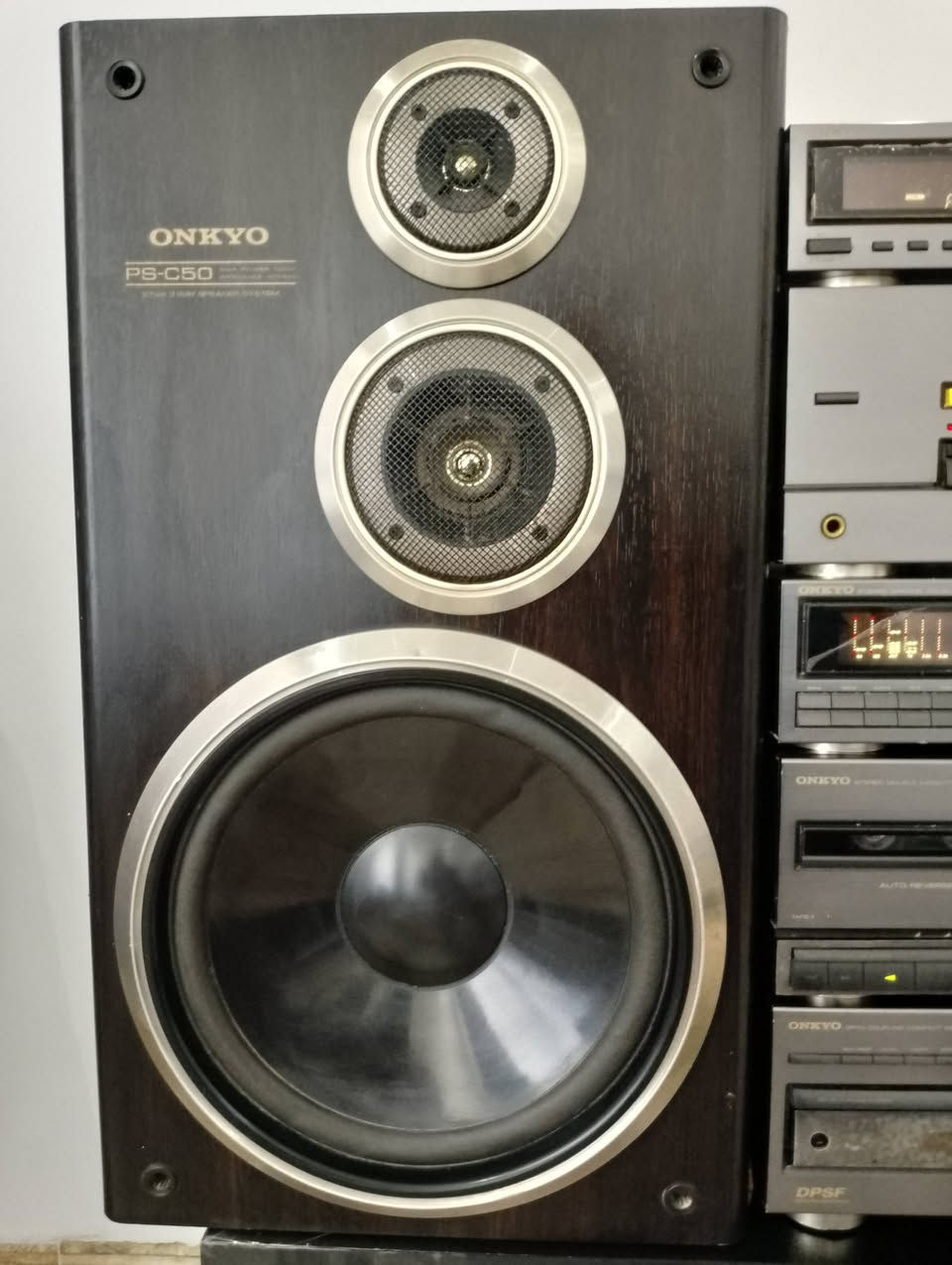 سلام علیكم
سستم ONKYO ياباني شغال كامل بدون أي خلل نظيف جدا.. 

راديو, دبل كاسيت تسجيل، الاواكس و CD

قدرة سماعات 120واط بلادي 

كامل مع محولة الاصلي 

السعر مطلوب 300الف


**إذا كنت صاحب هذا الإعلان وتريد حذفه لأي سبب، رجاءا أرسل رسالة إلى الدعم الفني**