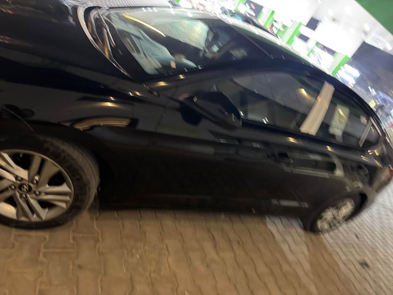 يالله السلام عليكم النترا 17 امريكي 
الاضراض فقط باب السايق وباب العبري صبغ كلير من امريكا اي ضربه مابيه 
منضومه زنون تبريد تايرات جديد ماشيه 155 الف 
رقم الهاتف *********** 
السعر 110 البصرة, العراق
