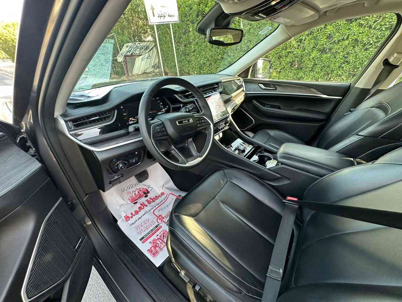 للبيع — Jeep Grand Cherokee 4xe Hybrid 2023
جيب جراند شيروكي هايبرد

📍 الموقع: بغداد الجديده
🛣️ عداد المشي: 24,000 ميل فقط
💼 المواصفات:
✔️ فول المواصفات ⭕️ شاشة كبيرة
✔️ ثلاث كامرات ⭕️
✔️ كاميرا 360° ⭕️ سقف بانورامي
✔️ تدفئة وتبريد المقاعد ⭕️ Apple CarPlay/Android Auto
✔️ حساسات أمامية وخلفية ⭕️ نظام هايبرد اقتصادي
✔️ إمكانية الدفع الرباعي 4×4
 السعر المطلوب: 330$ 

حادث بدون ايرباك فقط  طخه ربع البنيد فقط صبغ فقط البنيد 
وتكحيل حافه الجاملغ موضح بالصور
📞 للتواصل: ***********
