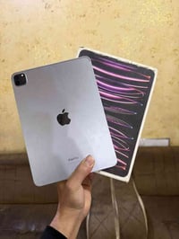 ايباد برو M2 • ١٢٨ • قفل