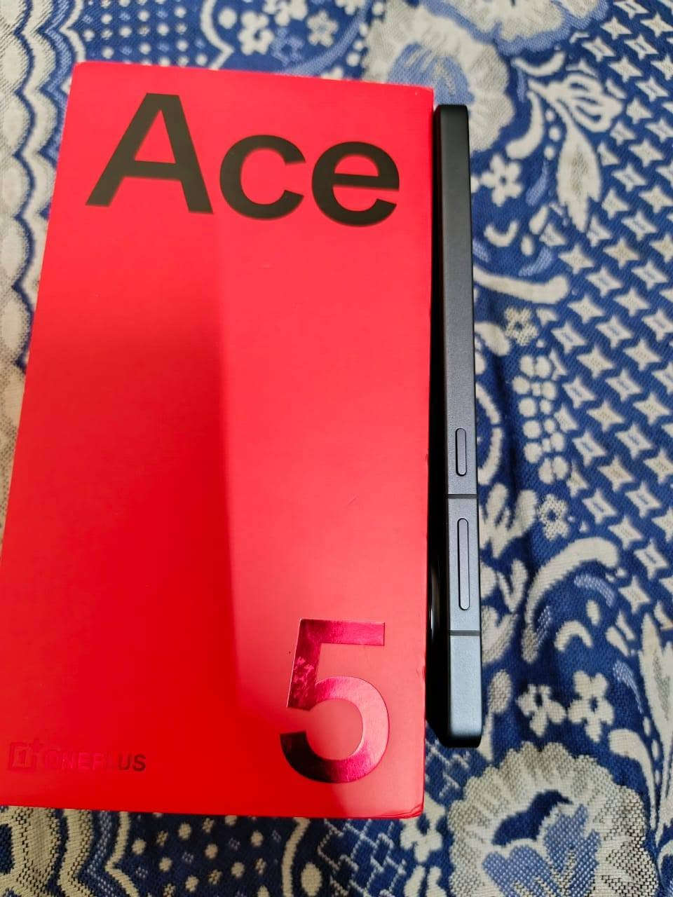 ونبلص ace 5 نسخة صيني احسن من العالمية 
نفسو هو ونبلص 13r
ذاكرة 256 
ورام 16 بدون اضافة 
نظيف اخو الجديد 
معالج سنابدراكون 8gen3
غراض كاملة كارتون وشاحنة 
السعر 500 وبي مجال بسيط


**إذا كنت صاحب هذا الإعلان وتريد حذفه لأي سبب، رجاءا أرسل رسالة إلى الدعم الفني**