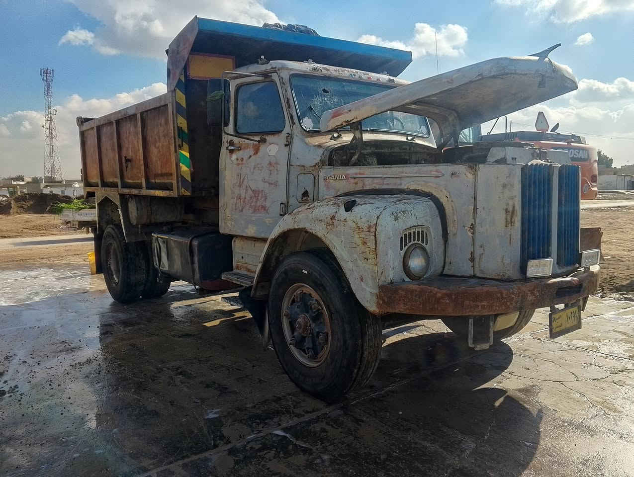 سلام عليكم سكانيه مكينه عادي 111
موديل 81 سنويه ال 27 جديده
بس استلم الوحات 
اكسن ملاكم 
كير ومحرك خير من الله 
بلادي بتره 
عوزهه شويه ترتيبات بصيطه *********** ابو صالح
