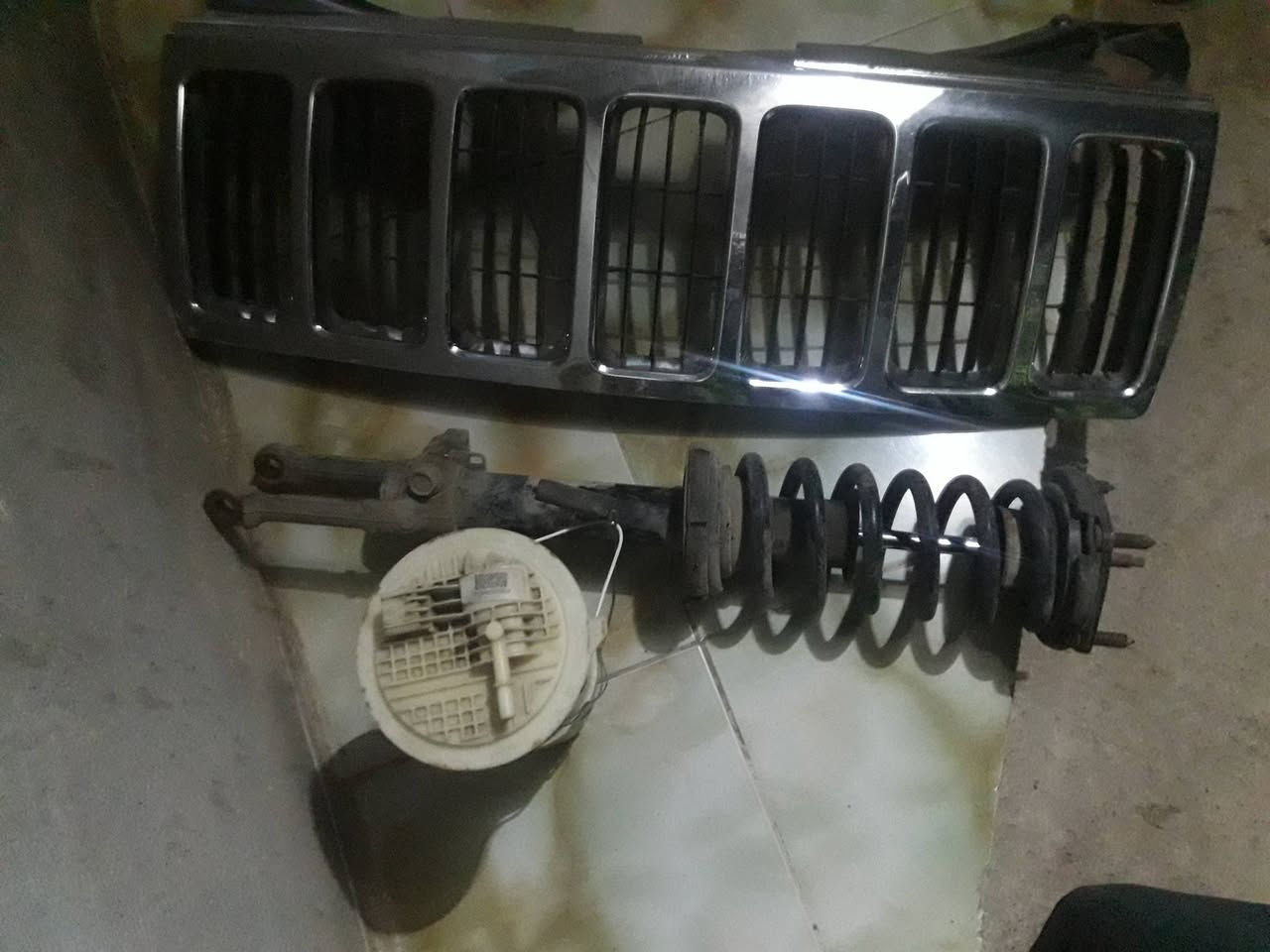 السلام على الاخوة الافاضل 
اغراض جيب لاريدو ٢٠٠٨ للبيع زوج مازدات امامية مع زوج بك لايتات مع دعامية كاملة  بروجكترات وشباك نيكل مع عبوة فيت بمب كاملة  ودبل امامي كامل مع اللوي  مع زوج مرايا كهربائية  جانبية مع طقم تاير مع موطور زراكات مع الدبة مع عقل مبرمج مع عصا لايتات  جميعها بدرجة عالية من النظافة والسعر رمزي جميعها ب٤٥٠ الف 
كمجمل الاتصال على الرقم ***********
او مراسلة الصفحة او واتساب العنوان ديالى خالص جديدة الاغوات 
وبخدمتكم مع التقدير
