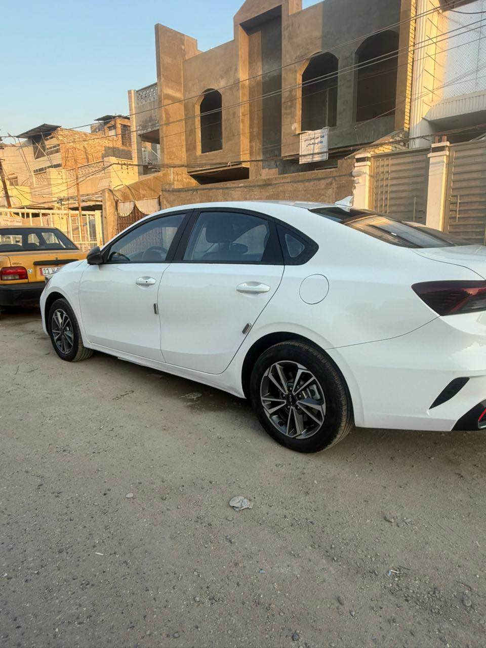 السلام عليكم 
K3  2024
ماشية ١١ الف 
كفالة من الصبغ والحادث 
طلقة واكعه عليه ب الجنطة 
والشاشة مكسورة مالته 
مكان السيارة المشال

*********** بغداد, العراق
