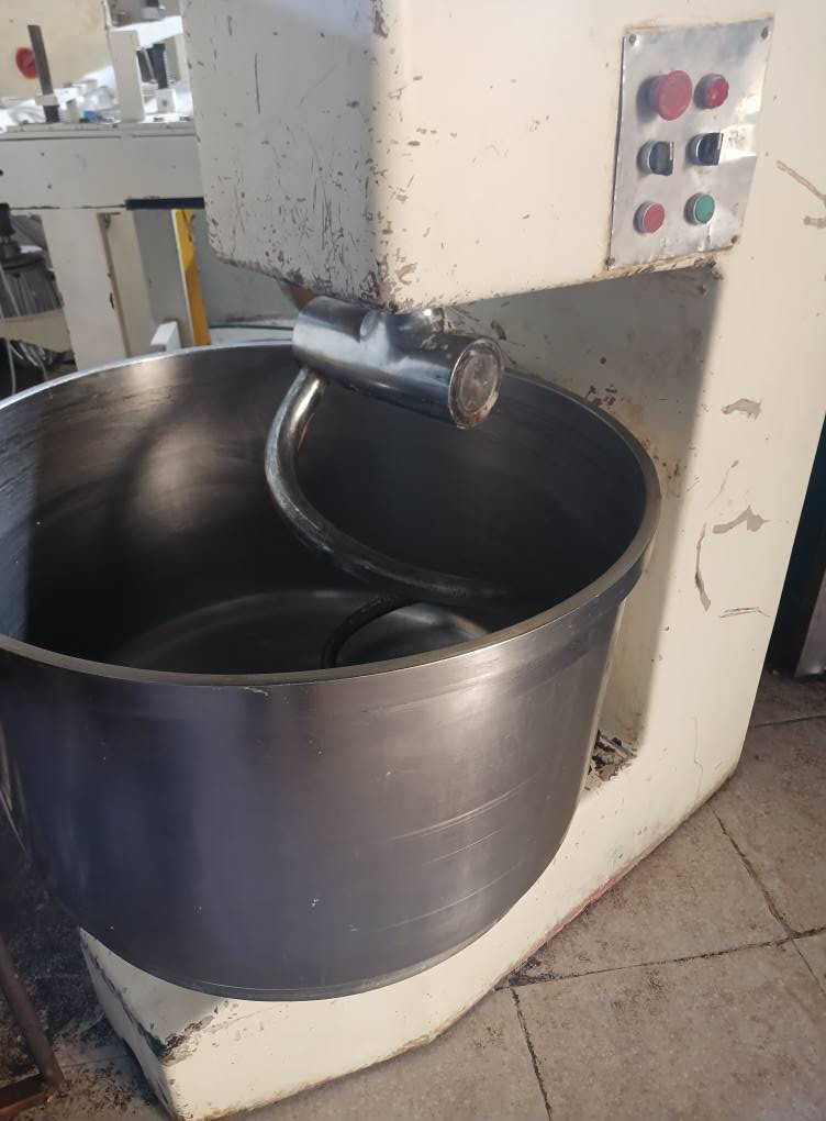 عجانات للبيع وحده تركيه حجم ٣ كيس وحده نمساويه حجم كيس ونص للاتصال *********** ....***********
