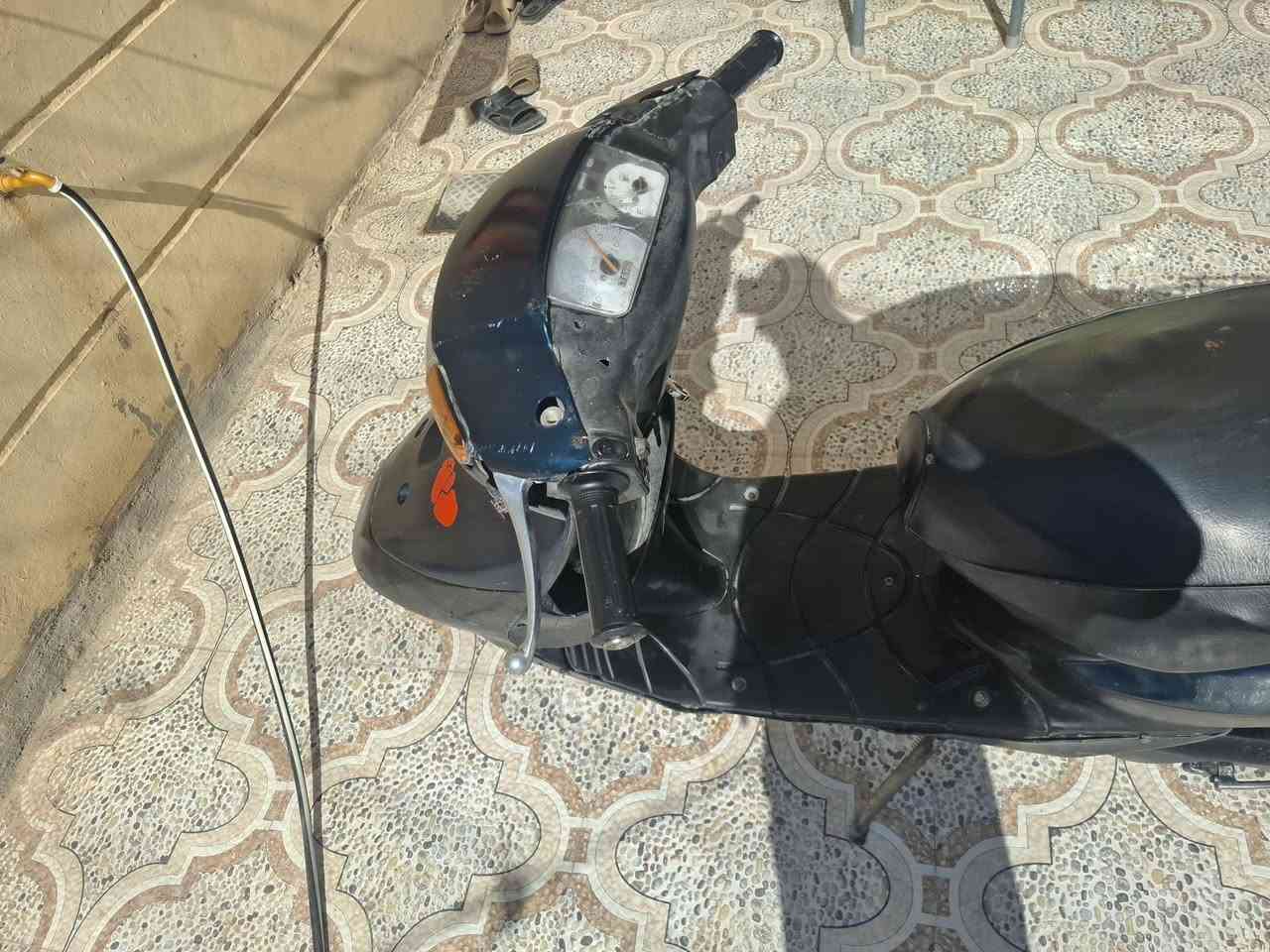 السلام عليكم دراجه ساسوكي للبيع الدراجه نضيفه المحرك نضيف ناعم بيها بك لايت لايت امامي جديد يشتغل ناقصه بس سلف السعر ٢٢٥ قفل الرقم *********** الموقع تكريت
