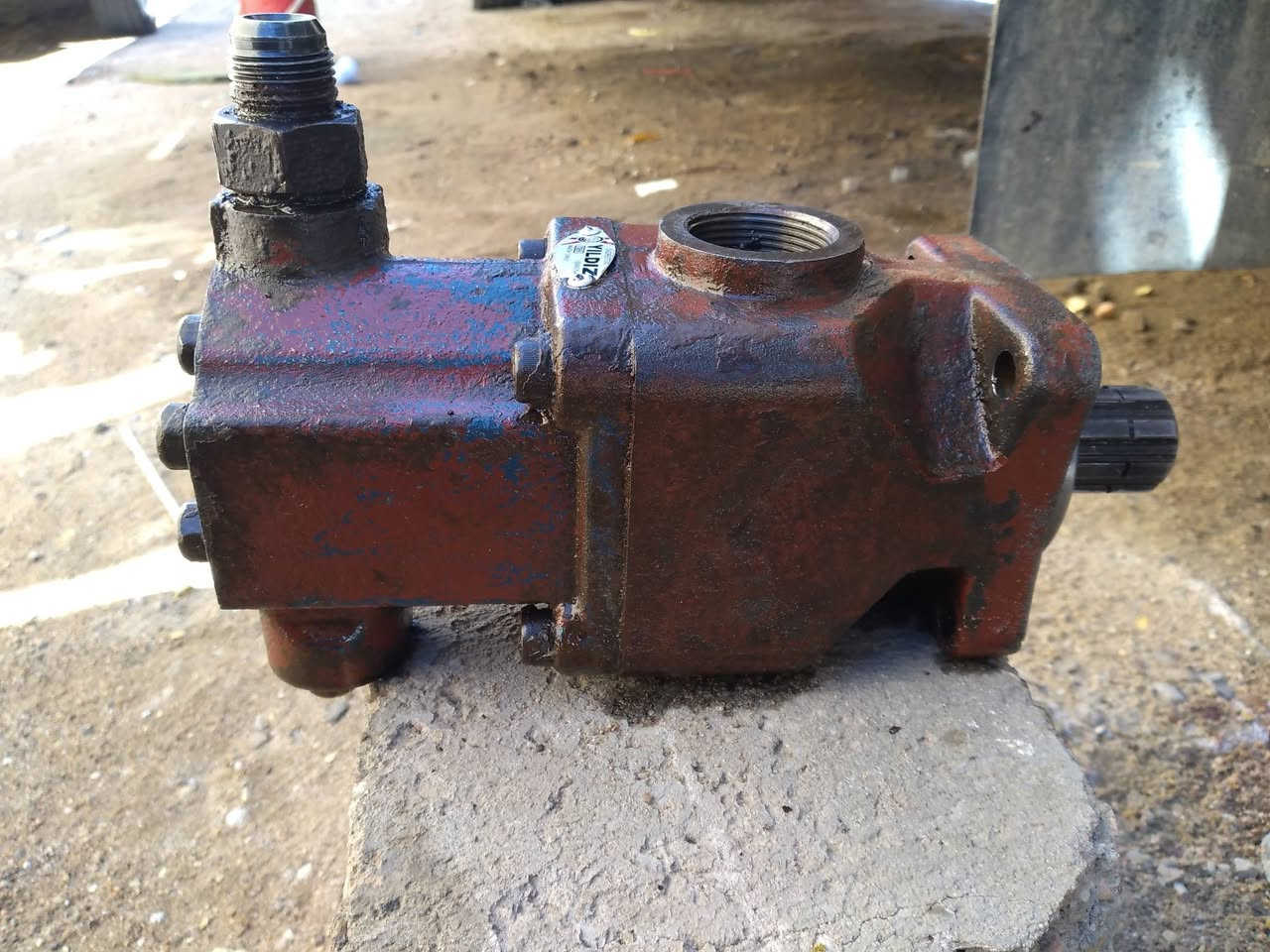 مضخة هيدروليك للبيع شغالة ع الفحص ضمان 
٦ برغي
مكان البصره القبلة 
السعر ٢٠٠ الف
للاتصال ***********
