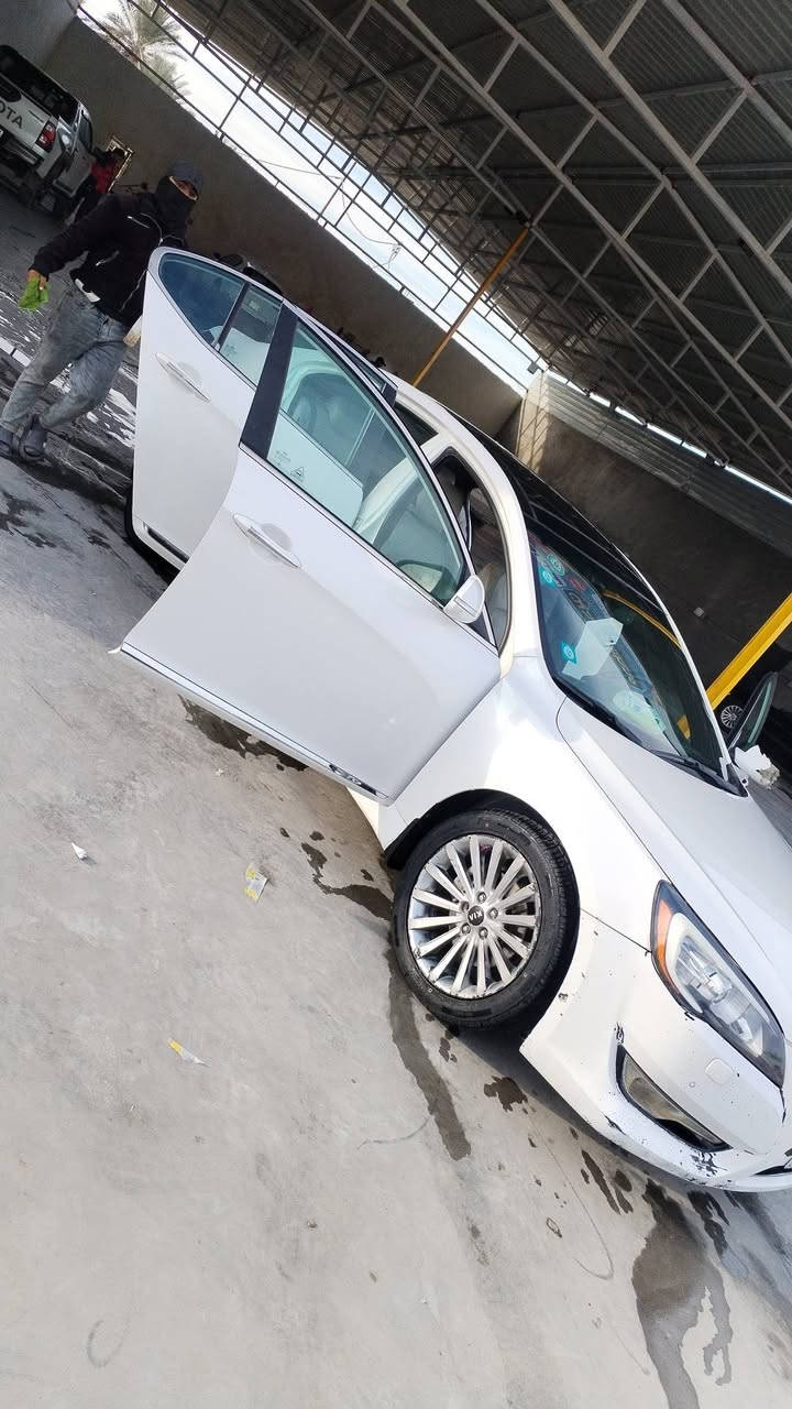 سلام وعليكم كادينزا موديل 12 سياره جديده فول واحد ع واحد جاهزه خليجي بيه 3قطع صبخ تخريب شراي تصل ***********
