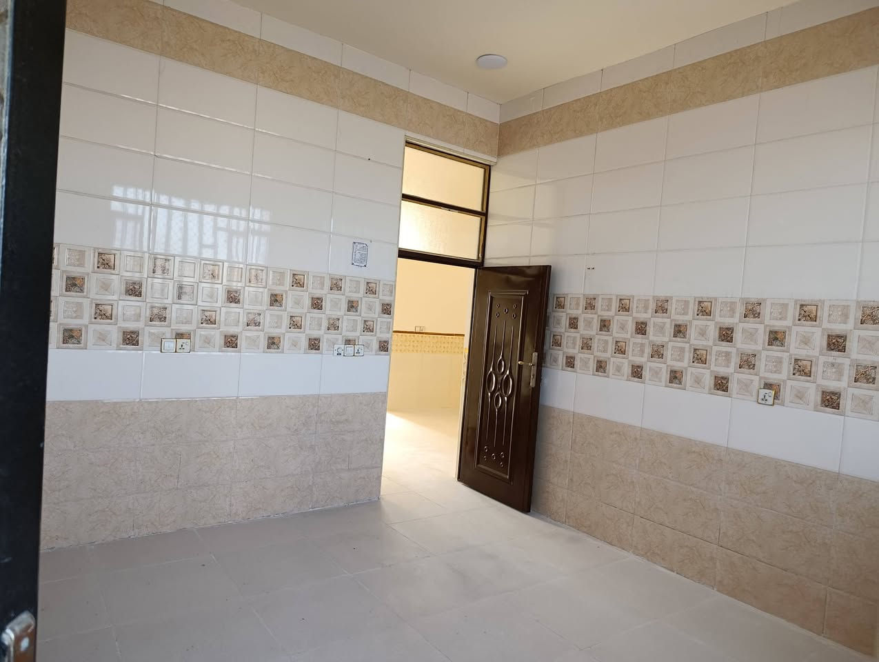 دار للبيع بناء حديث ما مسكون جديد المساحه ٢٠٠م واجه ١٠ يحتوي على غرفتين نوم صاله مبطخ إستقبال
المدائن منطقه بريجان ع شارع الرئيسي 
زراعي ١١٧ ماشيه معامله تتطويب 
للاستفسار الاتصال ***********
