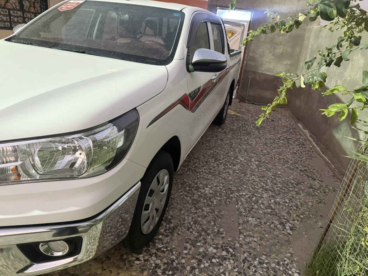 السلام عليكم هايلكوس موديل 2025 مكفوله كفاله عامه ماشيه 30الف سياره كلش جديدد  دشمه ورضيه كامله مكمله ولا تصرف عليه ربع  السعر 262مكان البصره رقم الهاتف ***********
