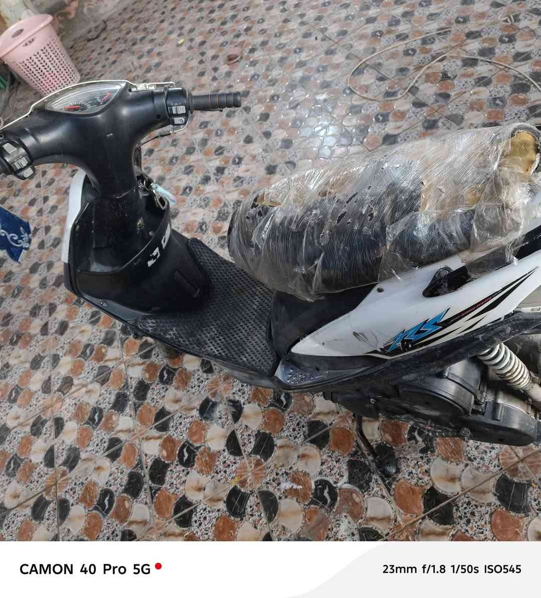 السلام عليكم 
ماكس عدلة موديل ٢٠٠٦ 
كهربائيات كلهن شغالات 
دراجه عوزهه كفر ودوشمه كشن وكتف شحن 
دراجه سلف هندر 
دراجه بيهه تزويد (دبل امامي+ قطرة دهن +؛ويل كب +شيال) 
مراوس بماكس منغولي 
او بيع السعر ٤٠٠قفل بدون معاملة 
دراجه بيها شغلتين تجاريات (كابريتر ودشبول ) 
***********
