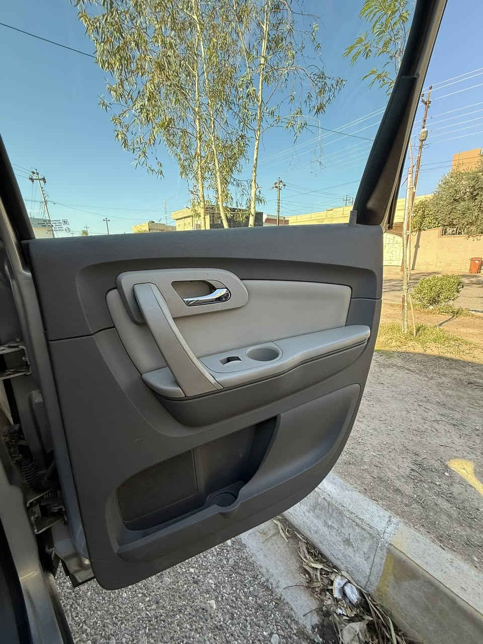 سلام عليكم شوفرليت ترافرس للبيع
موديل 2012 خليجي بدون ضربه 
رقم هزه سنويه جديد كير محرك تبريد شرط 7راكب 3قطع تبريد تحكمات استيرن تحديد سرعه تايرات  اشاير ب مري نضيفه
مكاني كركوك الاستفسار ***********سعر ١٠٥ وبي مجال قليل
