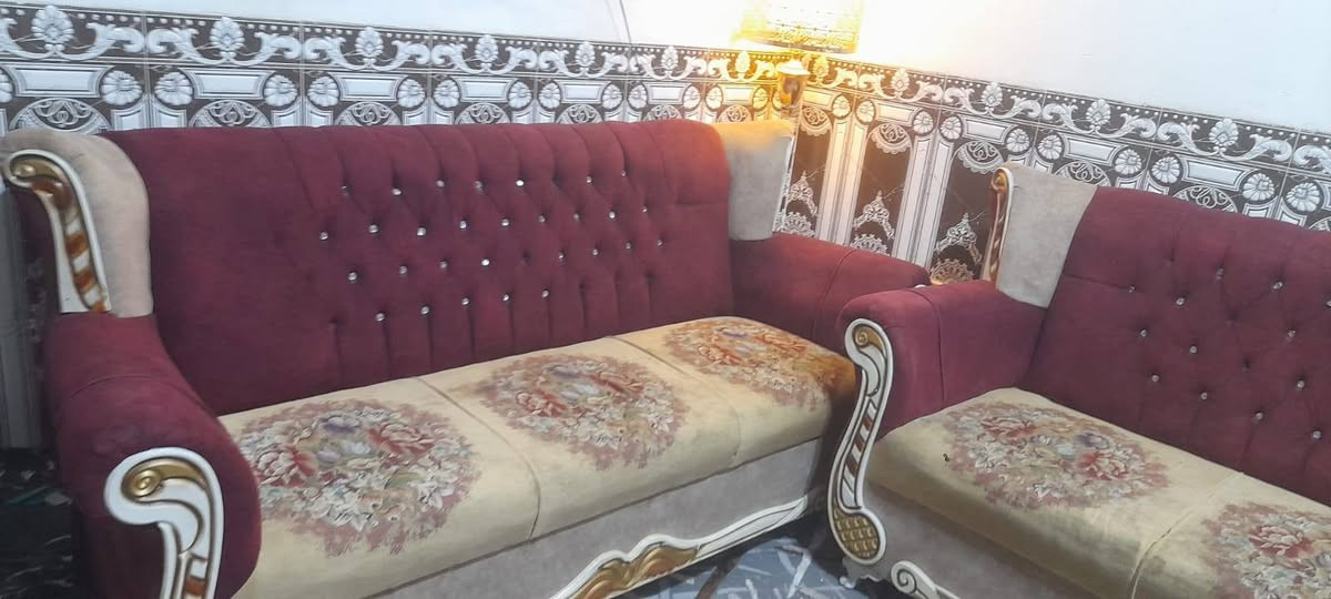 للبيع...
تخم قنفات 7 نفرات
بلاويد اسود تسكام
السعر 250 مع المجال
***********   اتصال او واتساب
