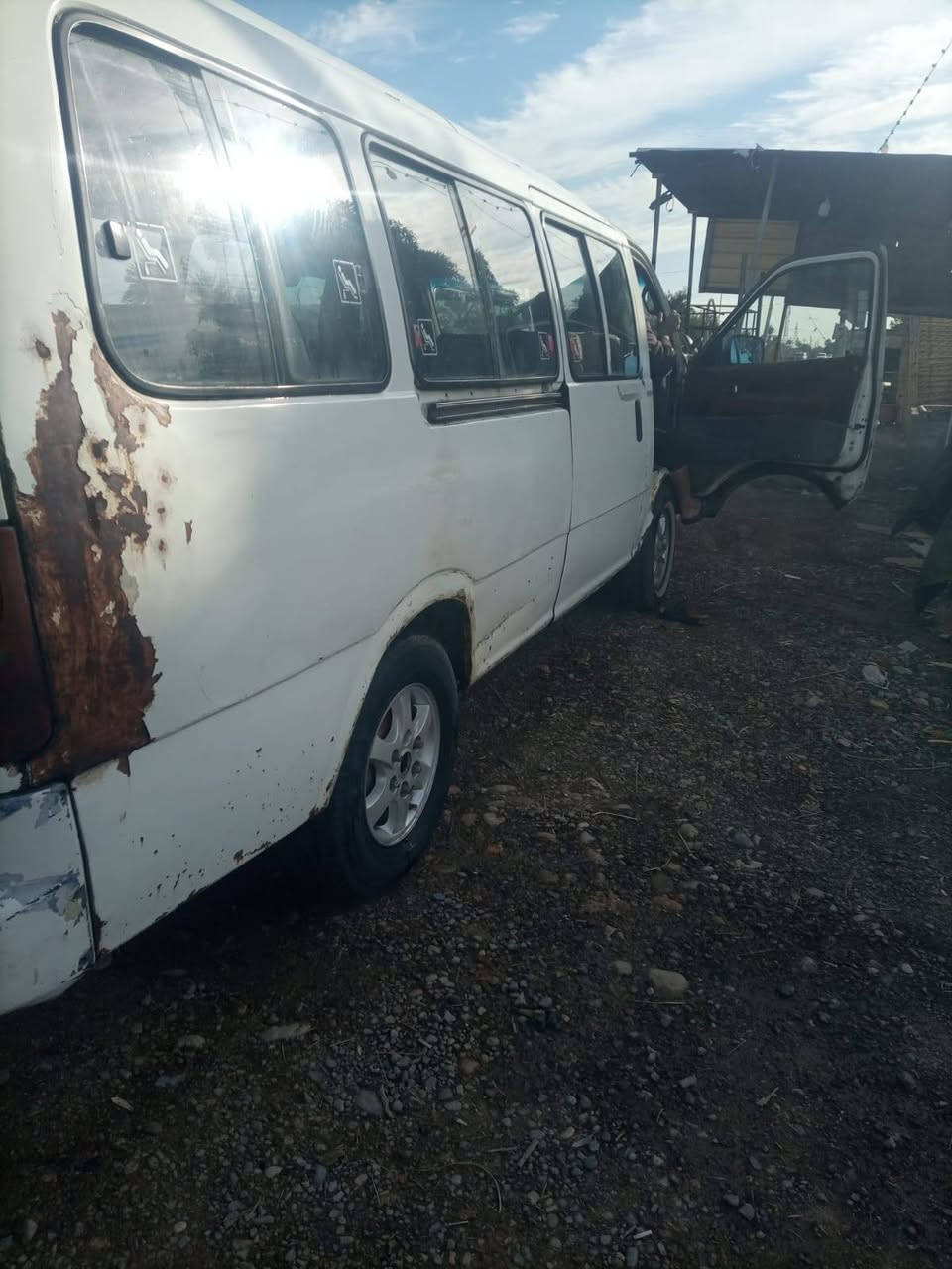 سلام عليكم سياره بريجو 2001 مكينة وكير وكسن  جدد تخم تاير جديد صدر امامي وخلفي جدد سياره خير من الله مكان بقداد *********** تصل
