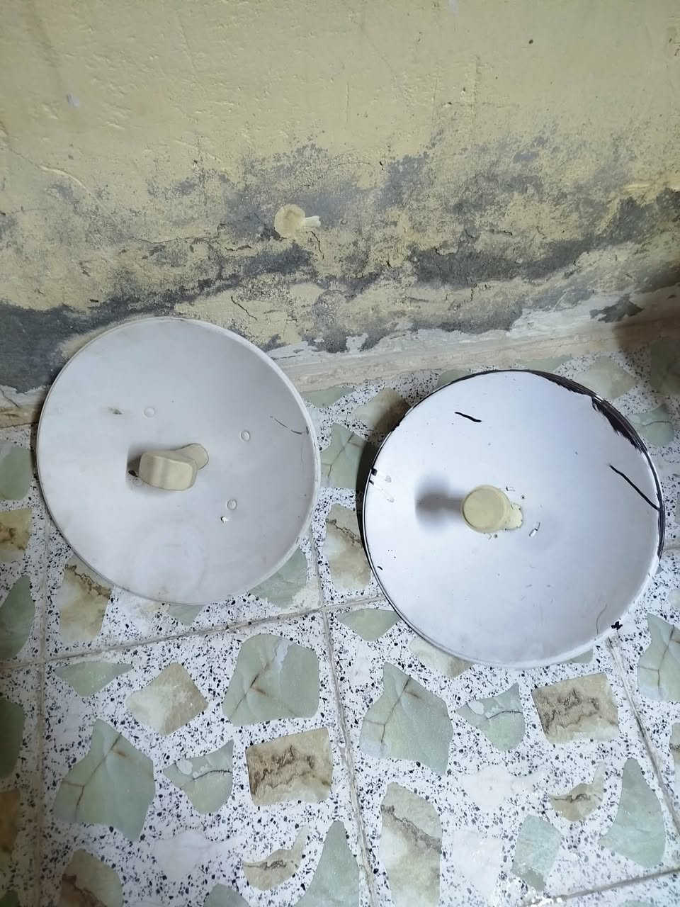 غراض للبيع منظفه احذيه (٧٥) عربانه كبيره (٣٥) والصغيره (٢٥) صحن انترنيت واحد(٥٠) والثاني( ٢٥) الاتصال على الرقم ***********
