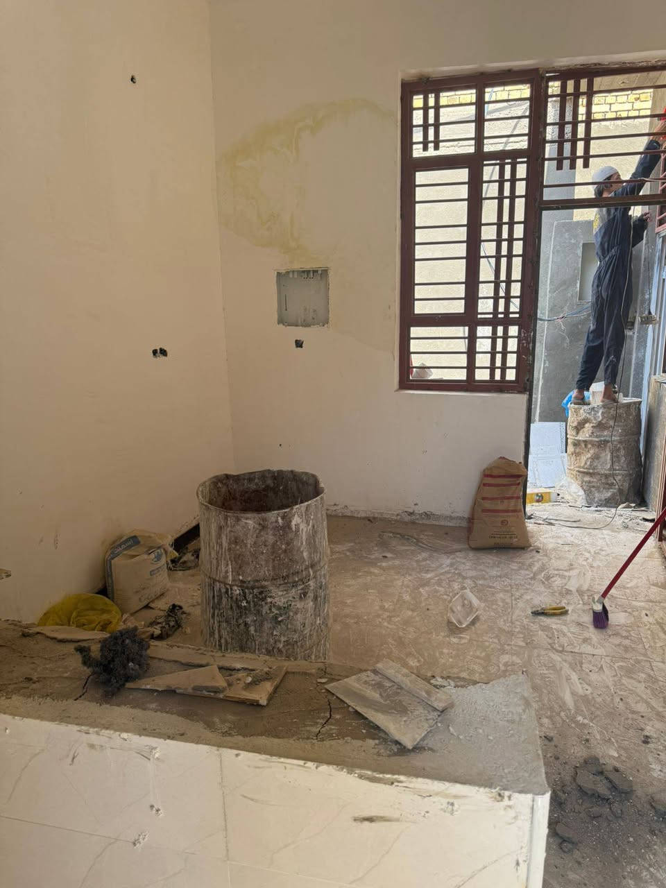 بيت ١٠٠م خلفي طابو صرف بسمي سعره ٦٧
***********
بناء حديث طابوق وصب كونكريت غير مسكون صاله سبوع من كمل اسلمك مفتاح مع ماطور وتانكي  يتكون من غرفه وصاله وستقبال وصحيات ومنور ومطبخ سعره قفل قفل ٦٧ونص قفل
