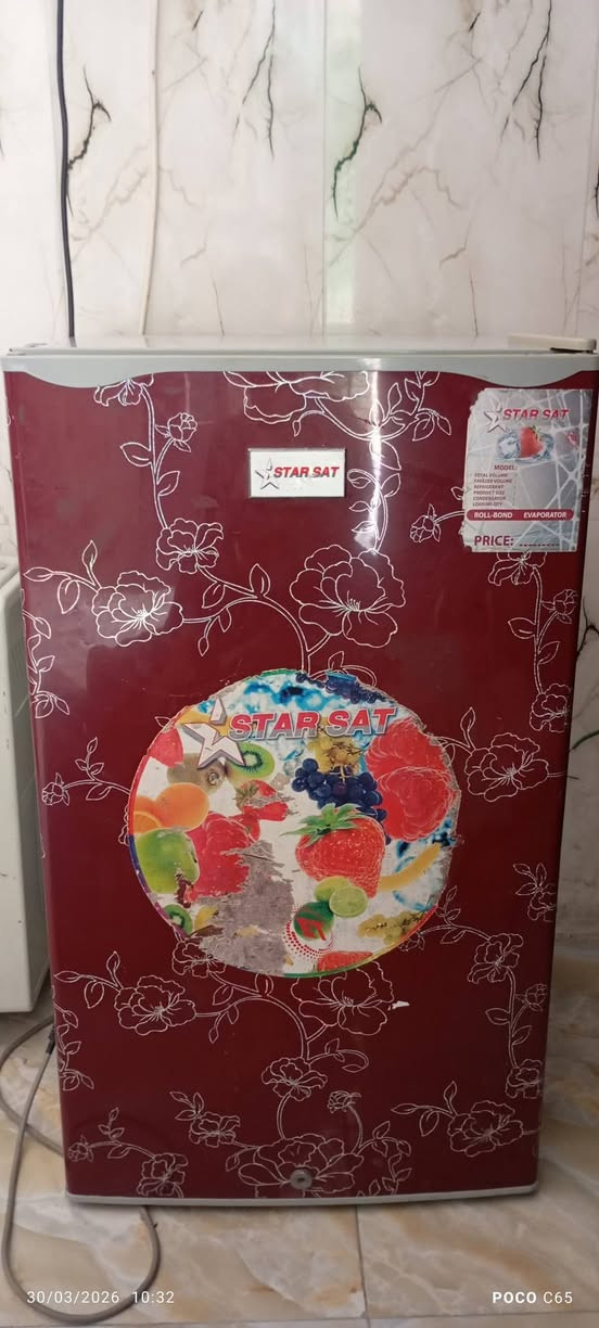 ثلاجة شغالة نظيفة مابيهه شي وسعر مناسب جدًا لا يوجد توصيل بغداد المشتل ***********
