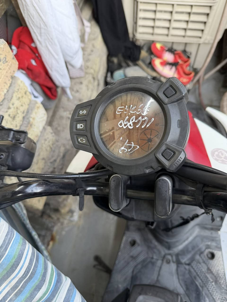 السلام عليكم شباب دراجه جبلي مال رمبه صارلهه اشهر تقريبا من نازله نضيفه فول احله من الصوره ختم واحد ويه المكينه كلشي شغال بيهه سعرهه واحد و١٥٠ وبيهه مجال شي بسيط لشراي 
موجود خاص وهاذ رقمي ***********
