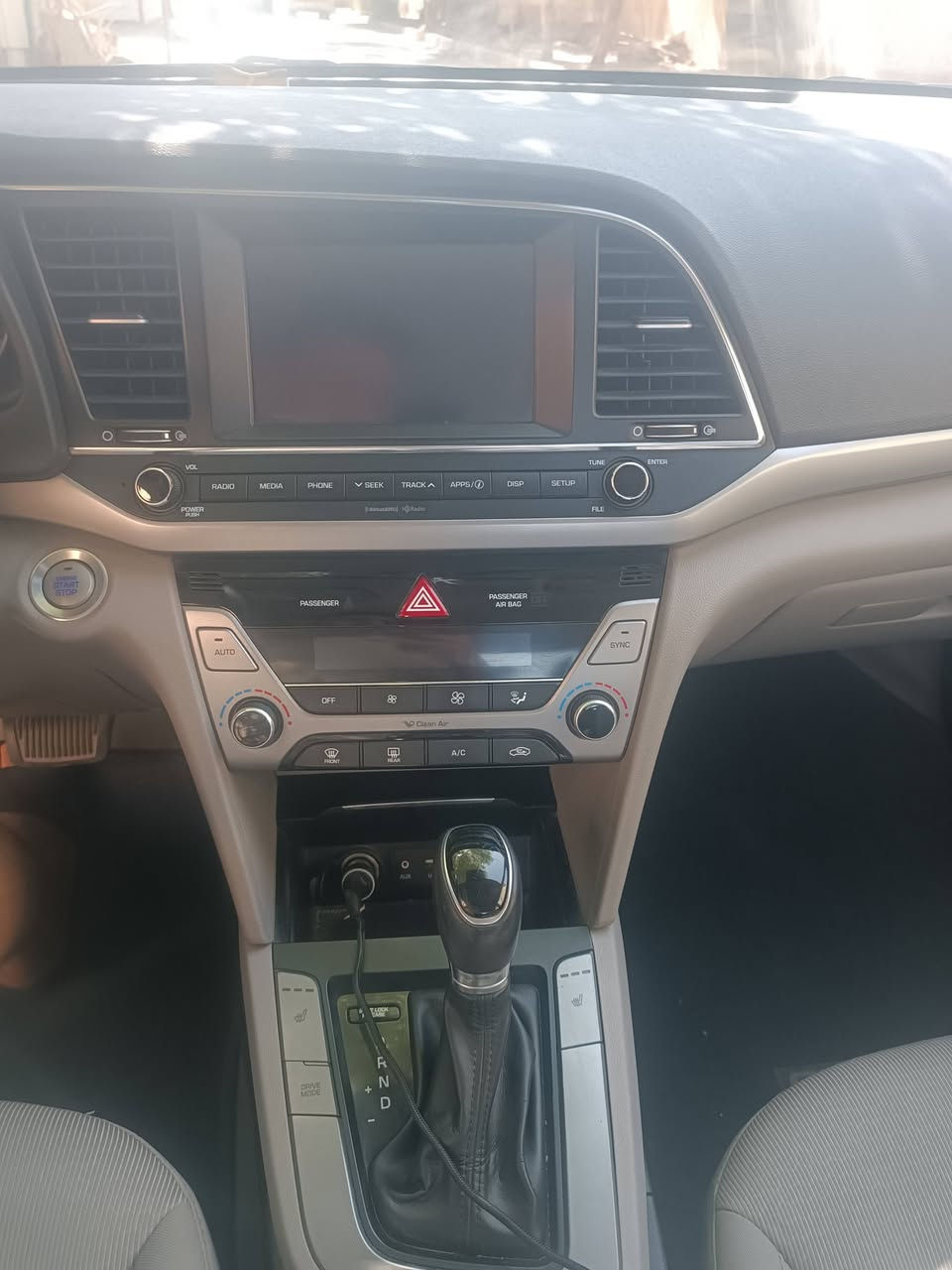 السلام عليكم لانتر مديل 2017
ورد امريكي دوش 2000

السياره حدثه الجنطه وصبغ الجملغ الخلفي وباب خلفيه 

ماشيه 96 السياره فول ماعده الفتحه 

وبيه تقشير الصبغ بل بجم والقماره

سعره 120

***********
