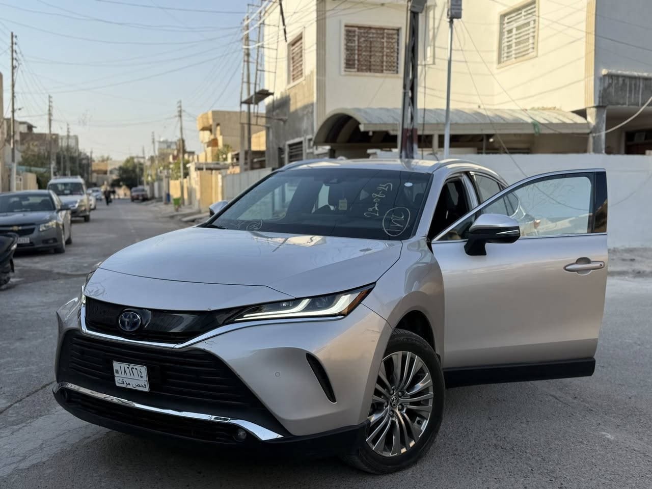 السلام عليكم 
فينزا موديل 2024 فول عده الفتحة 
مابيها حادث مثل ما موضح بالصور بيها شخطه فقط بالخلف بالتحميل 
السياره كشنات جلد تدفئه تبريد 
شاشه وسماعات من شركة JBL 
السعر : 25.500$ 
للاستفسار: ***********
