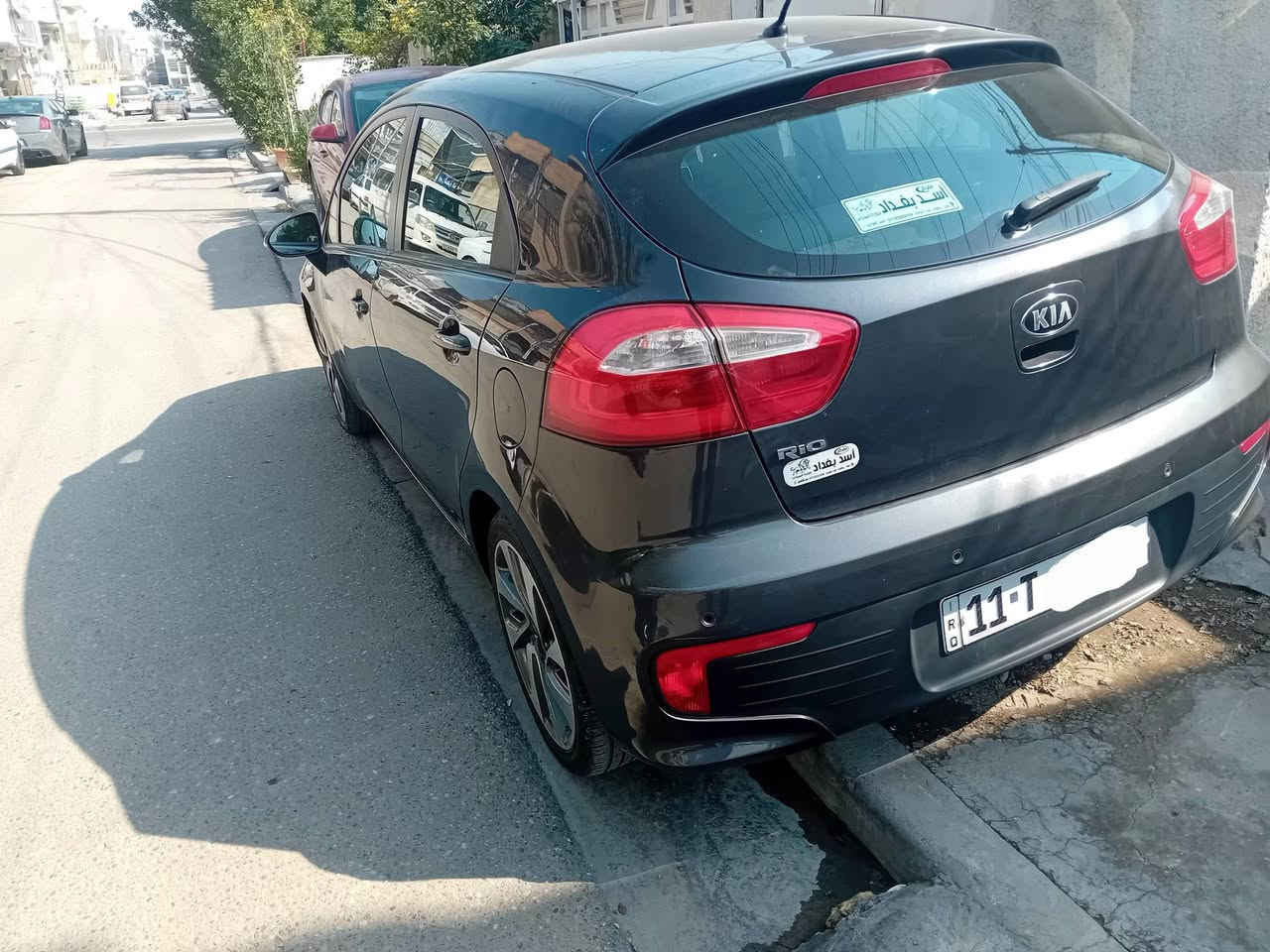 سلام عليكم
كيا ريو موديل 2015 
السيارة فول مواصفات بدون صبغ خليجية فتحة بصمة مري شفط + كهرباء 4 جام كهرباء 5 ويل كب تدفئة تبريد مكينة كير تخم تاير جاهزة على 24 حباية مال جناي 
السعر : 94 وبيها مجال شي بسيط
عنواني : بغداد - حي العامل
رقمي واتساب : ***********
رقمي الثاني : ***********
