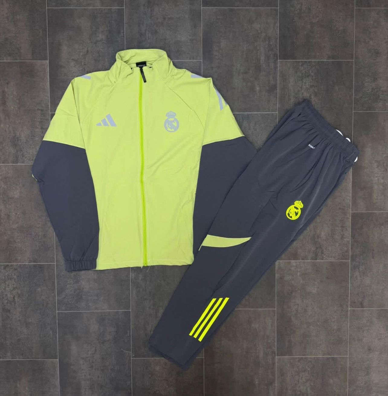 تراك ريال مدريد
يتوفر بجميع القياسات 
كميه كلش قليله 
يوجد خدمه توصيل جميع المحافظات 
الرقم ***********
@إشارة
