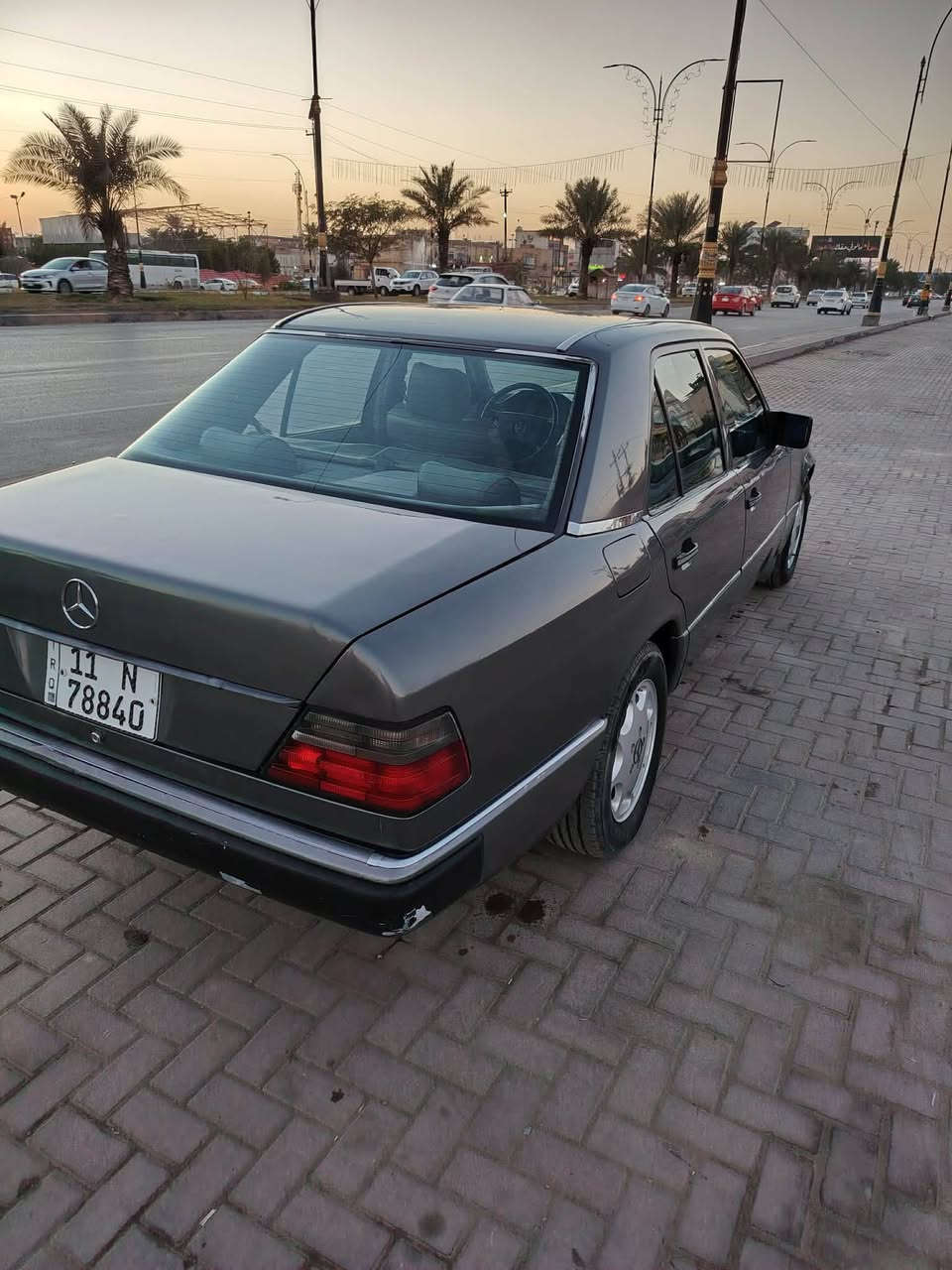 سلام عليكم
مرسيدس موديل ١٩٨٧
رقم بغداد شرط المداور 
سنويه ٢٩ رقم إنكليزي 
مصبوغة عام جماليه
قواعد الدبل نضافه ميه بل ميه
مكفولة من ضربه والخياس 
مكينه بلاد 6 عنكبوت
فتحه 
دوخل جلد نضيفه
كهربائية كله شغاله
حداديه ستوني ماسويه وتخم تاير جديد 
سعر ٦٥ بيه مجال قليل 
رقم ***********
