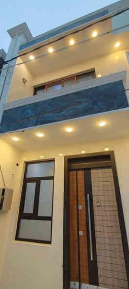 تعلن عقارات الخيمه
دار 🏠 ركن🙋‍♂️🙋‍♂️مساحه 65 متر
مقابيل البيت تشجير وشارع 15 متر

حي الجهاد ديوان المخابرات 

طابقين ونص اربع غرف نوم 🛌 
مدخلين وحمامات عدد اثنين 

وصاله ومطبخ للاستفسار 

***********
