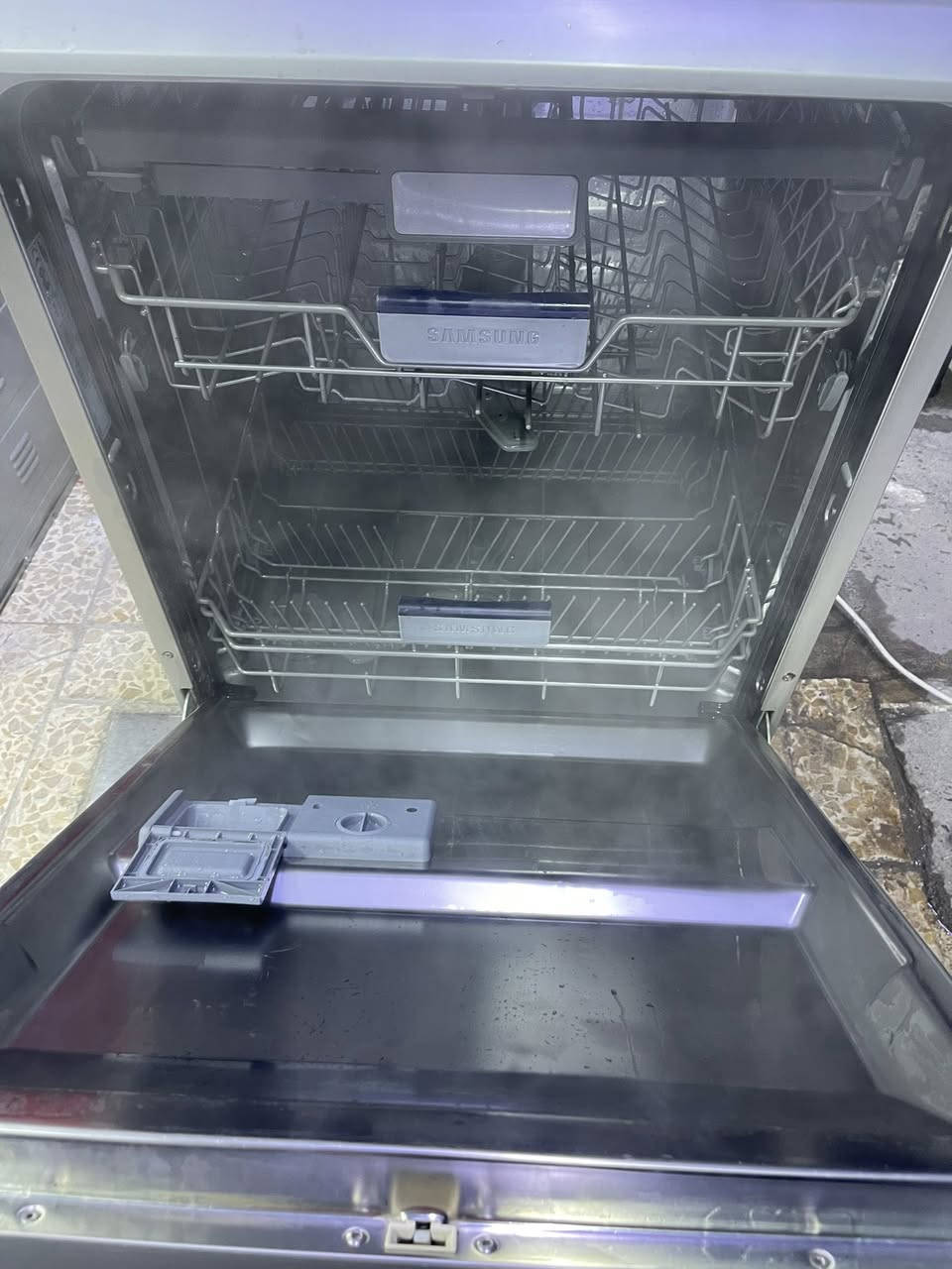 غساله فول ئوتمتيك الصحوان نوعه سامسونك فول موصفات بخار+3سلات+3مرشحات نظام بخار بي 125الف قفل من اخير بشرط شغل او بشرط فحص او ضمان اي ستفسر عل***********
