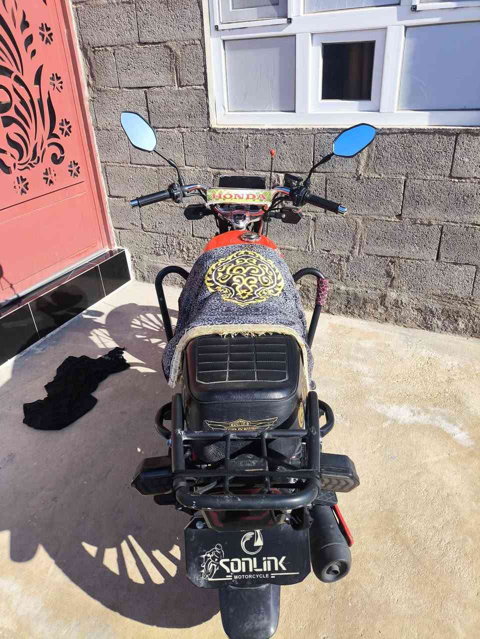 السلام عليكم شباب دراجه للبيع سولينج 25 محرك 200 زنجيل اوراقها وياها سويتشات اثنين مكاني الانبار القائم اللي يحب يتواصل على هذا الرقم ***********
