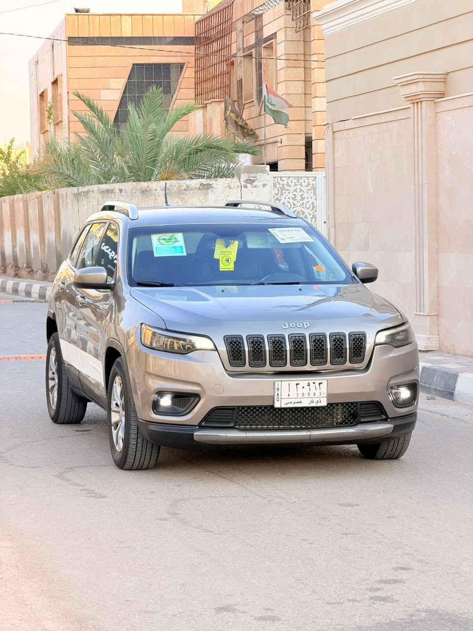 سلام عليكم ورحمة الله جيب شيروكي موديل 2019 وارد امريكي حادث كلش بصيط مقدمت البنيد فقط واباقي كفاله عامه بدون دواخل شرط الفحص محرك 6 سلندر حره تحويل ثاني يوم رقم ذي قار فول مواصفات عده البنرامه كشنات جلد + كهرباء صندوق كهرباء شاشه كامره بعد بيها مواصفات سياره جاهزه من جميع النواحي محرك كير تبريد كفاله شرط الفحص حداديه كارتون العنوان الناصريه المركز موبايل *********** السعر 118 وبي مجال نتصل وتدلل
