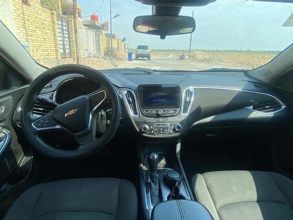 سيارة شيفروليه ماليبو 2020 للبيع بحالة ممتازة، اللون أسود، بدون أضرار حسب فحص السونار. السيارة محافظة جدًا ونظيفة من الداخل والخارج. مناسبة للعائلة وتأتي بمزايا راحة وأمان متقدمة.