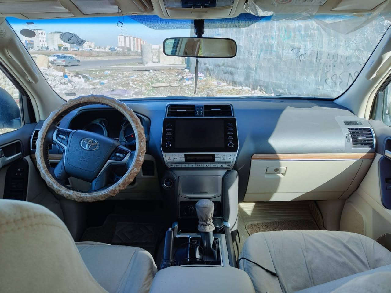 vx پلە دوو
مۆدیل 2022
٦ پستنی فول 
٢١  هەزار ڕۆیشتووە
دەرگای لای سائق بە بلادی گۆڕاوە.
لای درگاکەی کەمێ سادەکوت  و قەلەمکاری هەیە 
سفری شەریکەی جیهانە 
***********
0️⃣7️⃣5️⃣0️⃣2️⃣4️⃣5️⃣9️⃣5️⃣4️⃣0️⃣ أربيل, العراق
