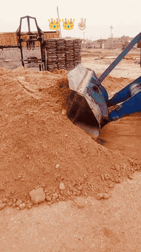 السلام عليكم اخوان شفل للبيع كومانسو ياباني حجم 50 مكينة جديدة شرط الفحص كير جديد كفالة عامة بأسمي محرك بالصندوق صارله ١٠ تيام حاويه سنويه ل ٢٧ مداور ثاني يوم بأسمي مباشر حصة كاز الف لتر تحويل الكاز اي محافظه المكينه حاليا بالعمل والعافيه علي يجنيهه رقم مبايل ***********
