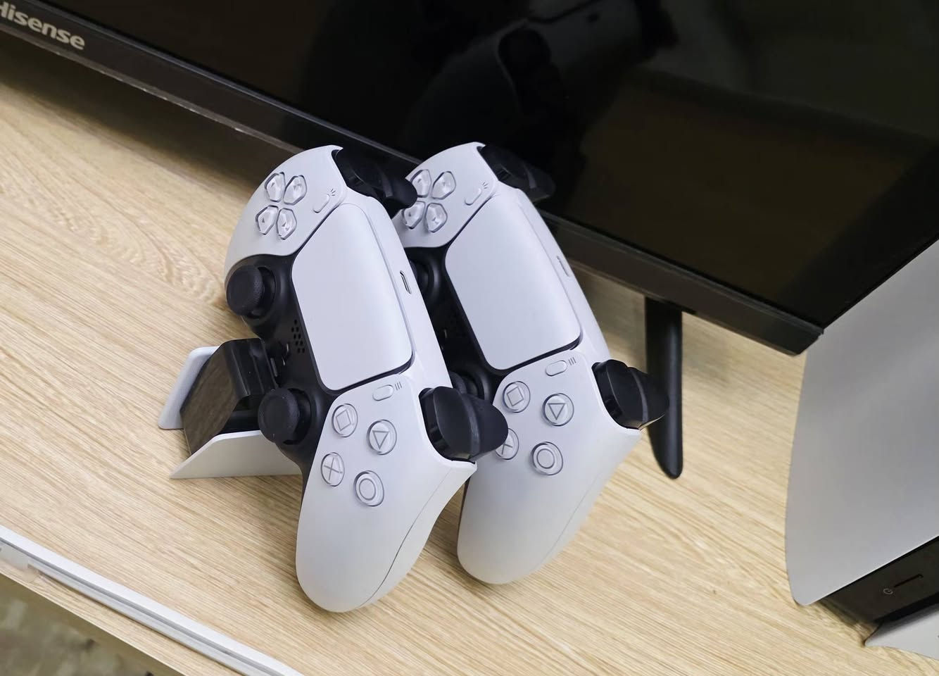 السلام عليكم 
للبيع🔰

بلي 5 برو
مع جوستك عدد2 بلادي مو تجاري 
مع 4اقراص 
مع شاحنة يدات
مع  ubs 

استعمال شخصي والجهاز مستعمل 4مرات فقط 
مكفول وضمان 
ابيع  الجهاز ويه الأغراض بالكامل ما ابيع مفرد
السعر كامل (مليون و550 الف) مجال جدا قليل وبسيط

#العنوان_كركوك
واتساب
 ***********
