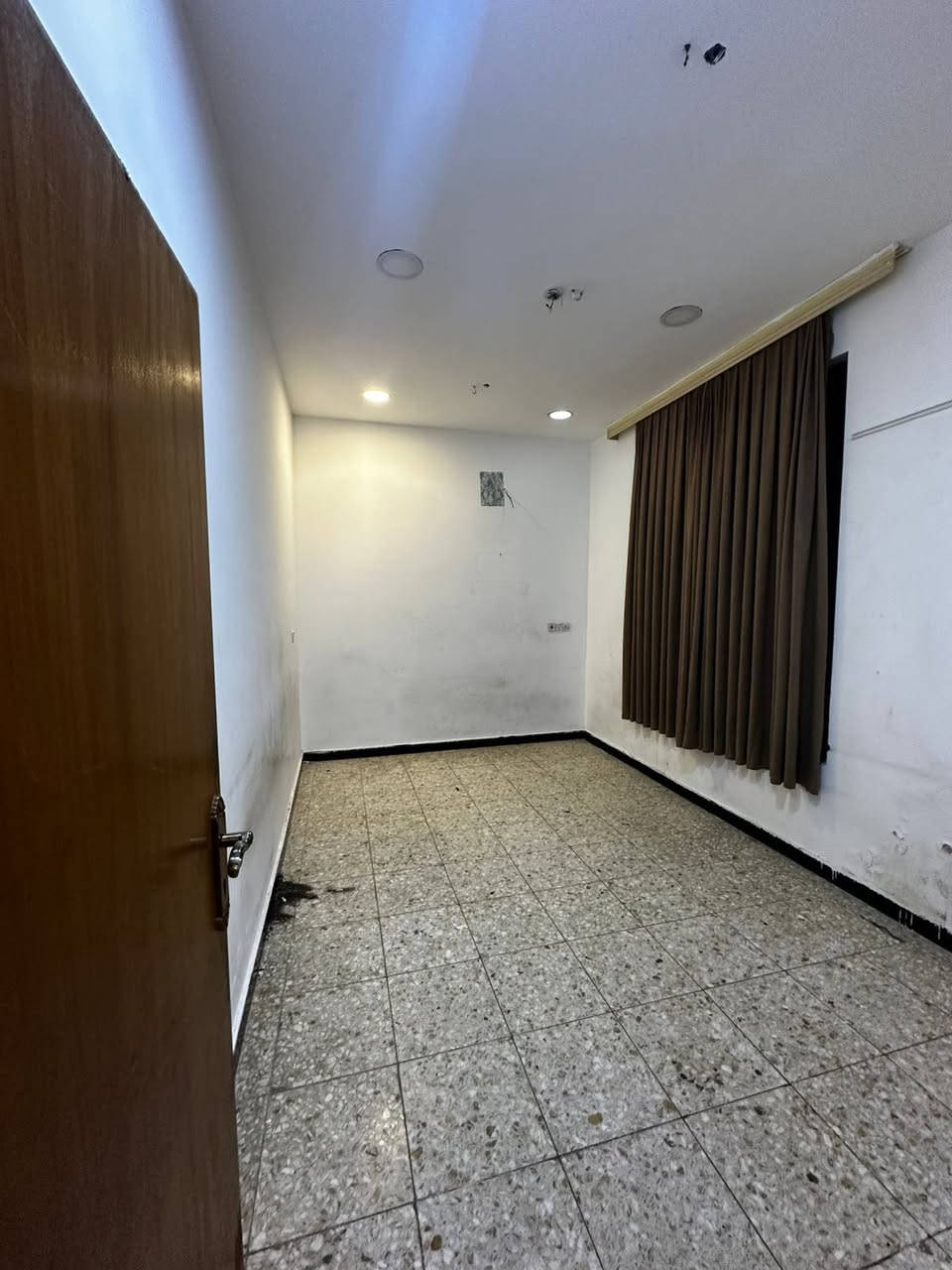 #للايجار_في_السيدية
🏠 شقة طابق أرضي

▪️ غرف نوم عدد 2
▪️ صالة
▪️ مطبخ
▪️ خدمات

💰 قيمة الإيجار: 600 ألف

📞 للاستفسار: ***********
