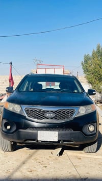 سورنتو موديل 2012 اللون اسود  سبعه راكب  أربع سلندر  السعر 125$ بغداد ...