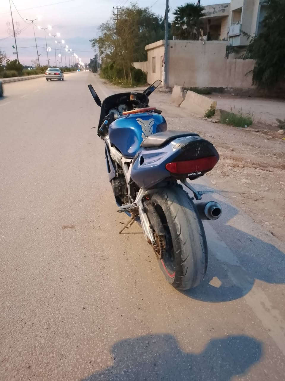 cbr 919 RR
للبيع أو مراوس بسيبي فور دراجه تجفيت جديد خير من الله بيها نقوصات بسيطه ينزل من سعرها للبيع أو مراوس بسيبي فور السعر 1800/مليون و800 
مكاني بابل أجبله ***********
