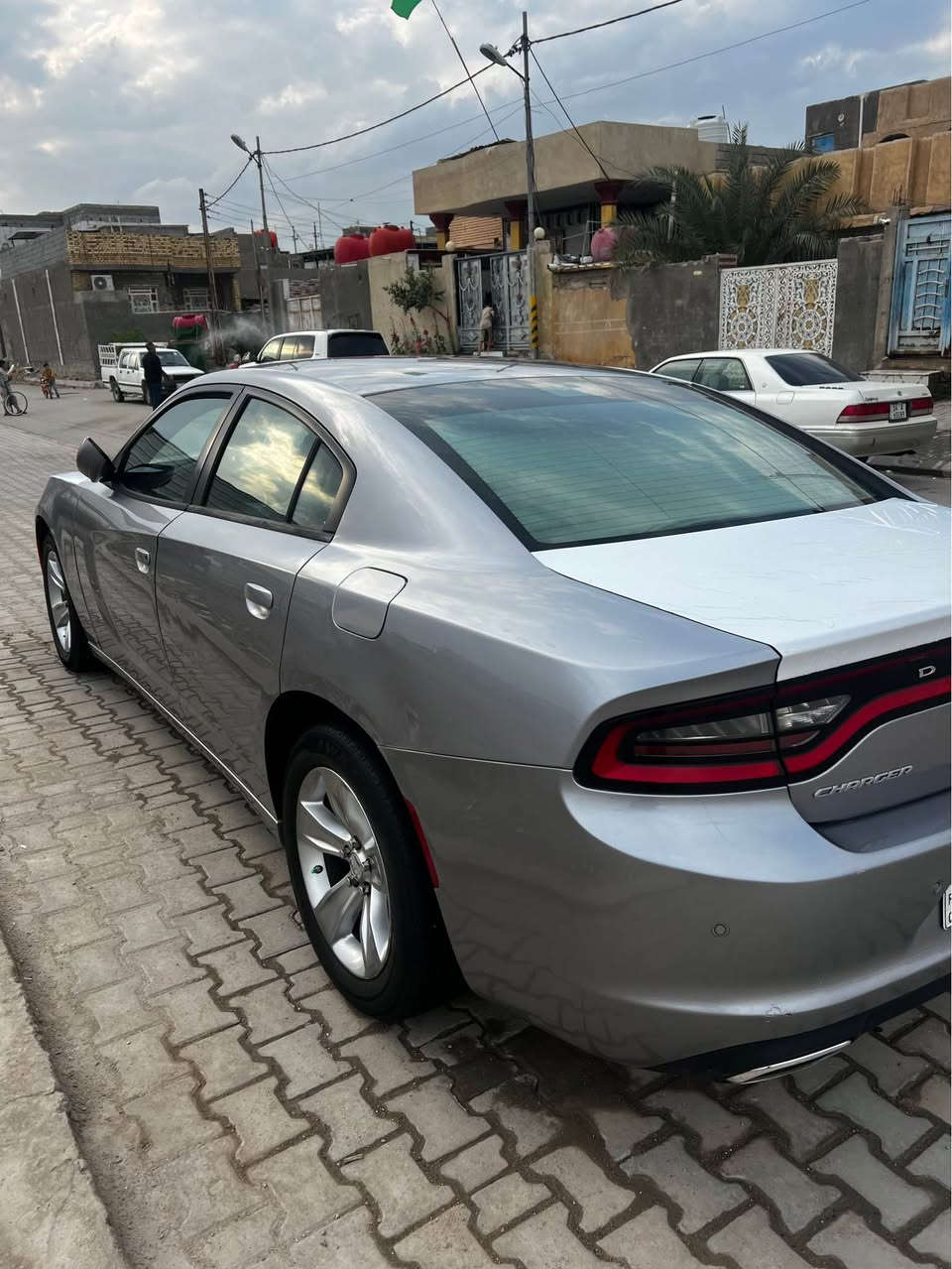 السلام عليكم 
للبيع جارجر موديل ١٥ معلايه ٢٢ رقم بصره جديد وسنويه جديده 
سياره وارد كندي 
بيها جاملغ وبنيد بالعراق بدون دواخل بدون ايرباك وبيها بارد والباقي كفاله
سياره جديده كلش وجاهزه 
مكاني البصره 
السعر ١٥٨ 
الاستفسار اتصل ع الرقم 
*********** البصرة, العراق
