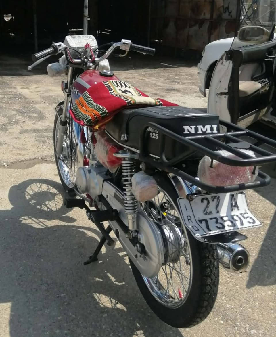 سلام عليكم شباب دراجة للبيع نامة شلامجة مديل (18) رقم وسنوية   مكفولة كفالة عامة مكينة انتنس مكاني ناصرية قضاء الصلاح شراي يتصل علئ رقم  ***********
