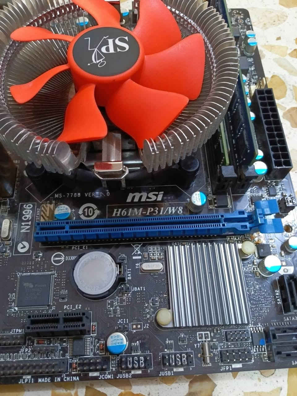 كومبو للبيع 
بورد msi + مبرد 
معالج i5 2400
رامات 10
توصيل موجود


**إذا كنت صاحب هذا الإعلان وتريد حذفه لأي سبب، رجاءا أرسل رسالة إلى الدعم الفني**