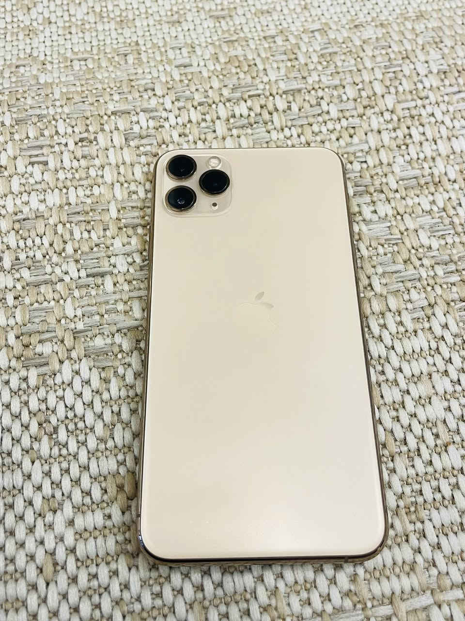 أيفون 11 برو ماكس مكفول ذاكرة 256 بطارية ٧٤ ممفتوح فيس أيّدي شغال
المكان : الدورة 
الرقم ***********
330 السعر وبي مجال بسيط
