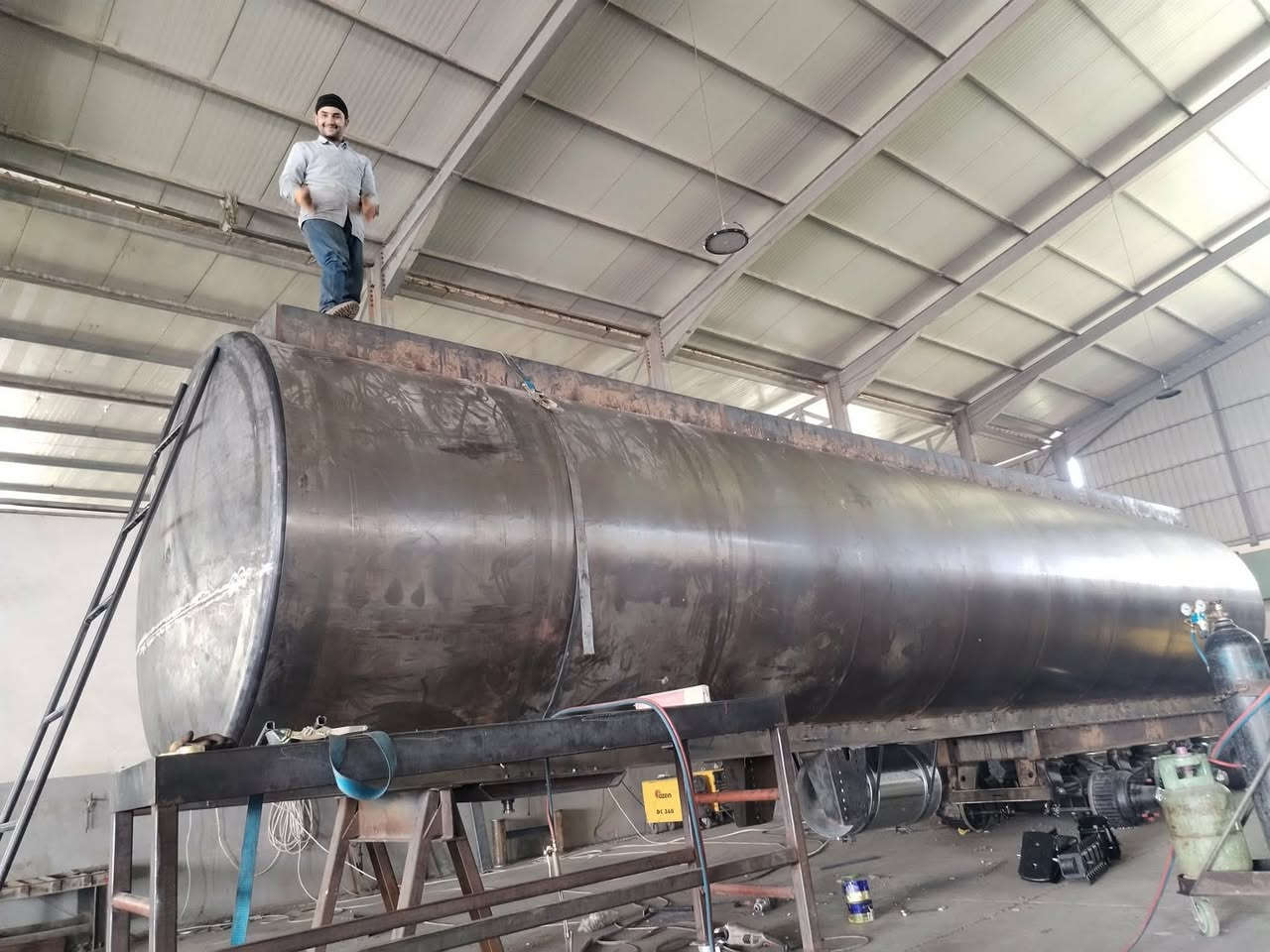 صهريج بويلر لبيع كامل و جاهز
سعر ١٩٠بي  مجال 
‭٠ ٧٧٦ ٩٧٤ ٣١٥٦‬ ‬
***********
