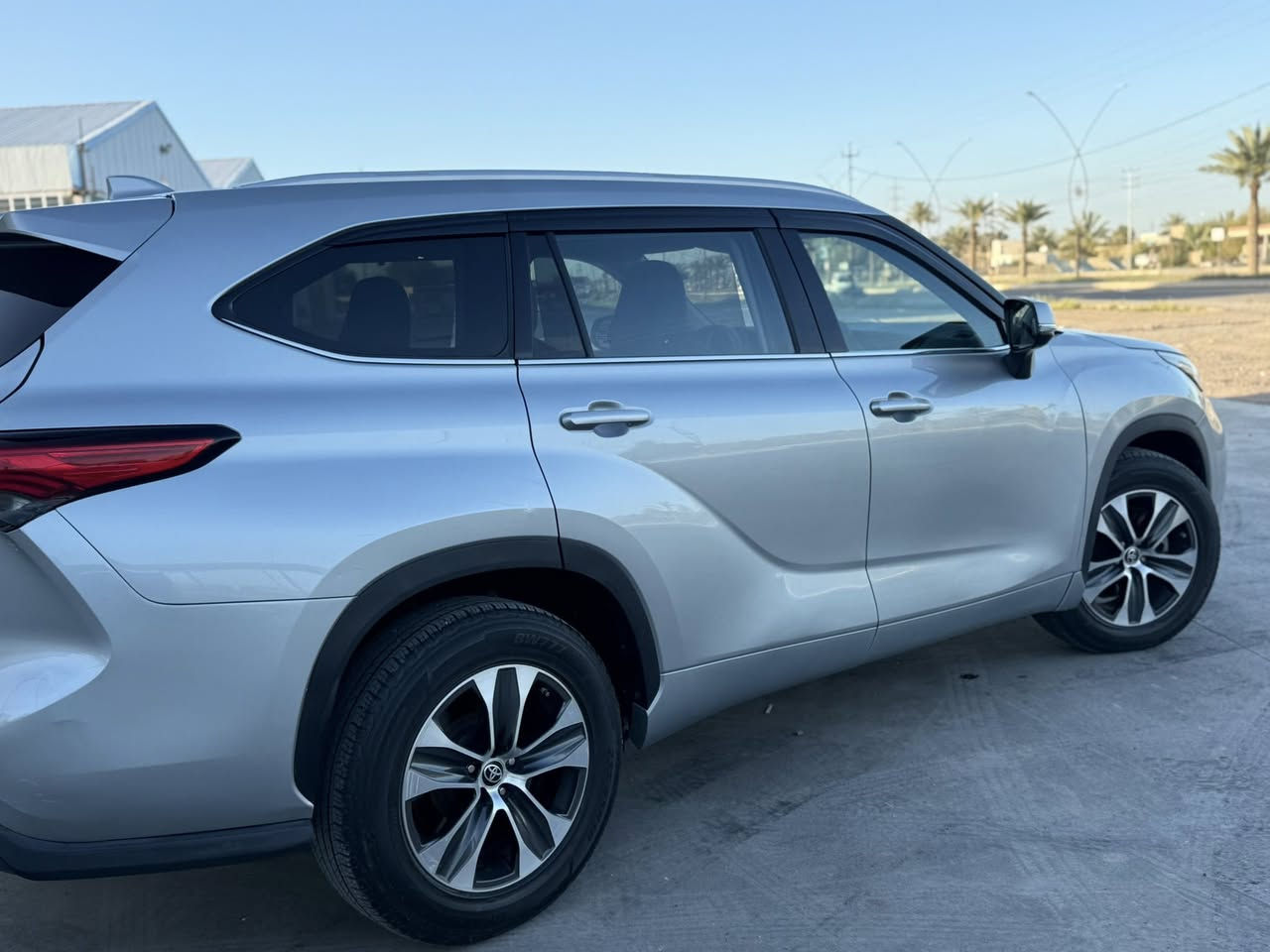 السلام عليكم / تيوتا هايلندر 2022 XLE فول مواصفات فتحه سقف بصمه ابواب ويل عالي كشانه جلد كشنات منفصله تدفئه بلكشانه بردات بلاديه جنطه كهرباء / محرك 6 سلندر كير مكينه كفاله رقم بغداد هزه سنويه جديده تحويل مباشر / حادثها بنيد وجاملغ بدون دواخل وشواصي / السعر 260 بيها مجال للشراي ***********
