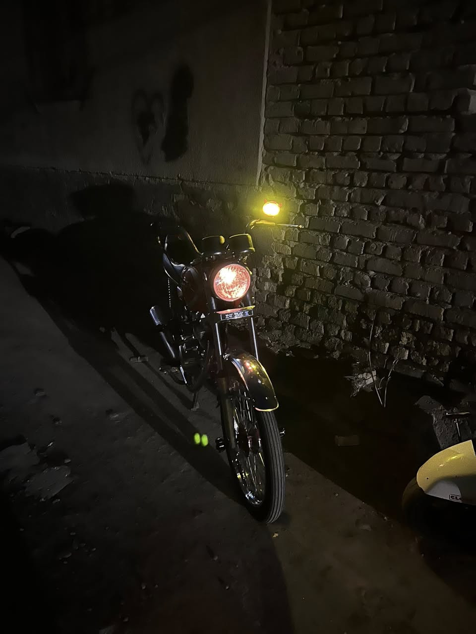 دراجه للبيع نامه اصلي تعمير 25شاصي ارشا 14اوراق اصولي برغي مامفتوح بيها الدراجه نضيفه كلشش السعر 825وبيها مجال بسيط العنوان ناصريه مركز ***********
