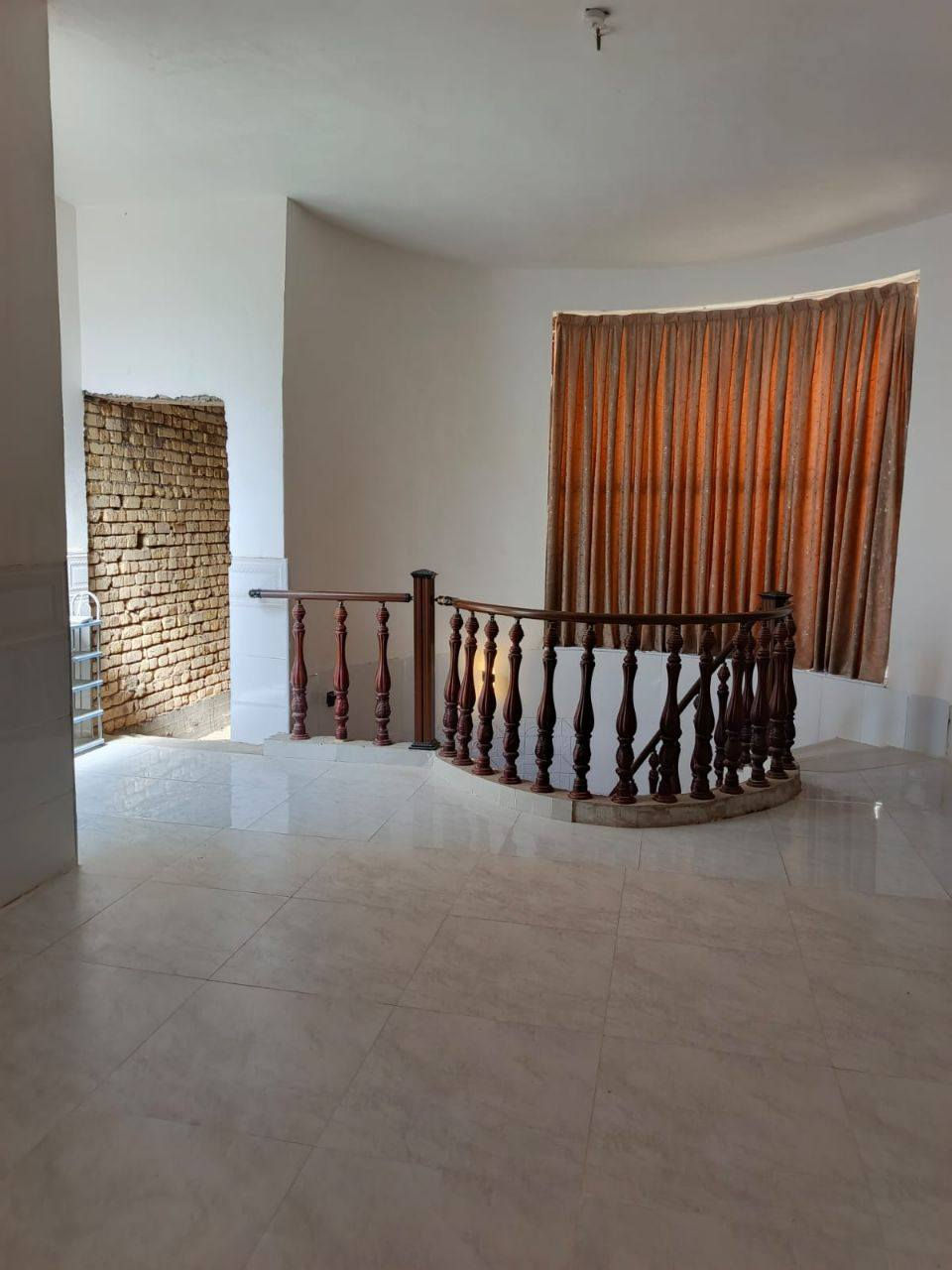 علق بكلمة ( تم ) على المنشور بالصفحة الرئيسية  لكي يصلك السعر 
لتصلك المزيد من العروض يرجى متابعة الصفحة👆👆

دار للبيع في الخاجية مساحة 216م
بناء سنة 2021
شارع 8م

طابق واحد :
يتكون من غرفتين نوم وهول ومطبخ واستقبال وصحيات داخلية وخارجية
وبيتونة وصحيات
مع حديقة خارجية وكراج للسيارة

📍📍  للاستفسار اكثر يرجى الاتصال على ارقام المكتب
            او التواصل عالخاص
         ☎️   ***********
         ☎️   *********** 

🌍  عنوان المكتب // كوت الخاجية شارع ٤٠
       مقابل العزاوي للاجهزة الكهربائية
       مجاور صبحي ابو الفلافل 

📍📍 نستقبل كافة عروض البيع والشراء للدور والاراضي السكنية.
