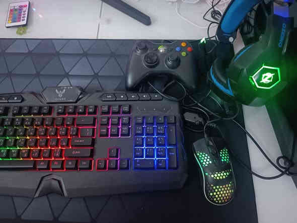 بي سي للبيع المواصفات
H310 
مبرد ستوك tgb
 intel cor i5  9400f
nvidia 1660 ti 6 gb
1tb hd + 128 ssd 
Psu 650 watt
Ram 16 gb  
مع ماوس وكيبورد كلش جديد ونضيف وجوستك اكبوكس 360 وسماعة  
السعر 475 الف وبي مجال بسيط مكاني كركوك 
واتس 
***********
