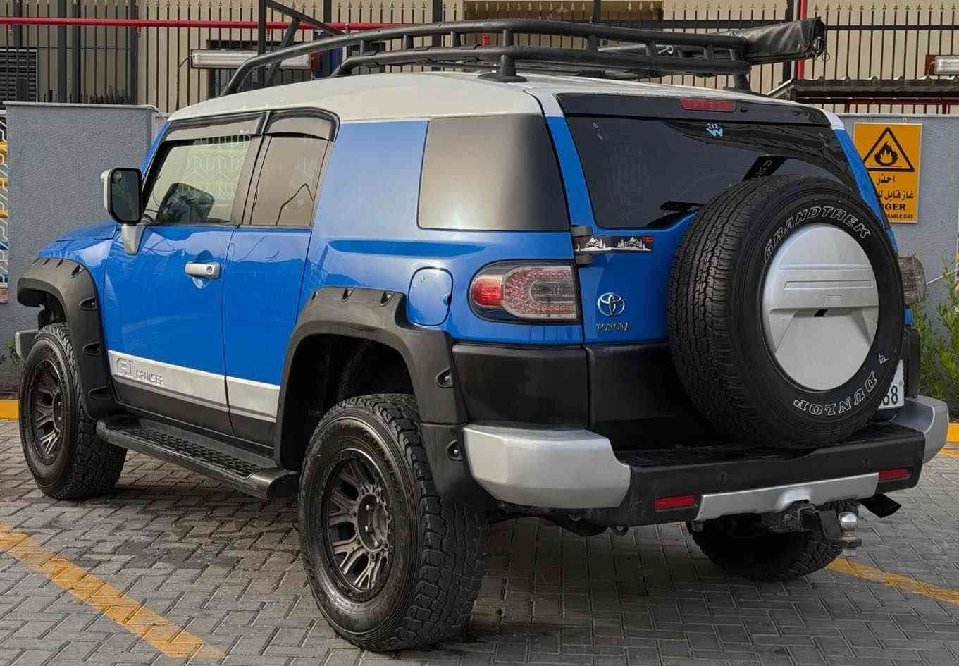 السلام عليكم 
تيوتا Fj 2007 
لون ازرق مميز 💙
رقم بغداد هزه ورقم جديد
محرك 6 سلندر 4000
كير اوتو 
فور ويل 4️⃣❌4️⃣

المواصفات 
داخل لونين
بوصلات
دفلوك
شاشه اندرويد
كامره خلفيه 
(((عليه منضومه غاز 80 لتر )))
عليه خيمه مال سفر 
عليه ويل رياضي 18 + تايرات جبلي
عليه شوته
عليه بوشكرات
عليه دمام صوت
عليه بك لايت Led سموك
وعندي بعد كم شغله بروجكترات وشغلات انطيهن ويه سياره 
سياره صدر امامي + صدر خلفي + مشط سترين كله جديد
اخوان سياره بيه 5 قطع صبغ
السعر 133 وبيه مجال بسيط
مكان السياره الغزاليه 
للاستفسار (***********) بغداد, العراق
